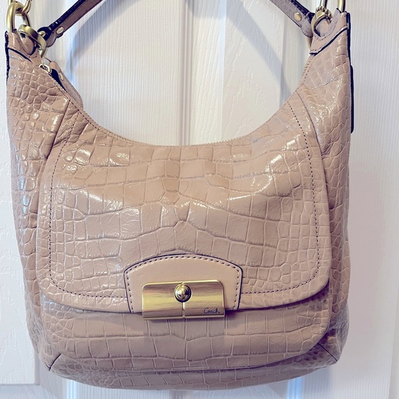 Coach Kristin beige leather crocodile embossed large handbag. - Picture 2 of 9